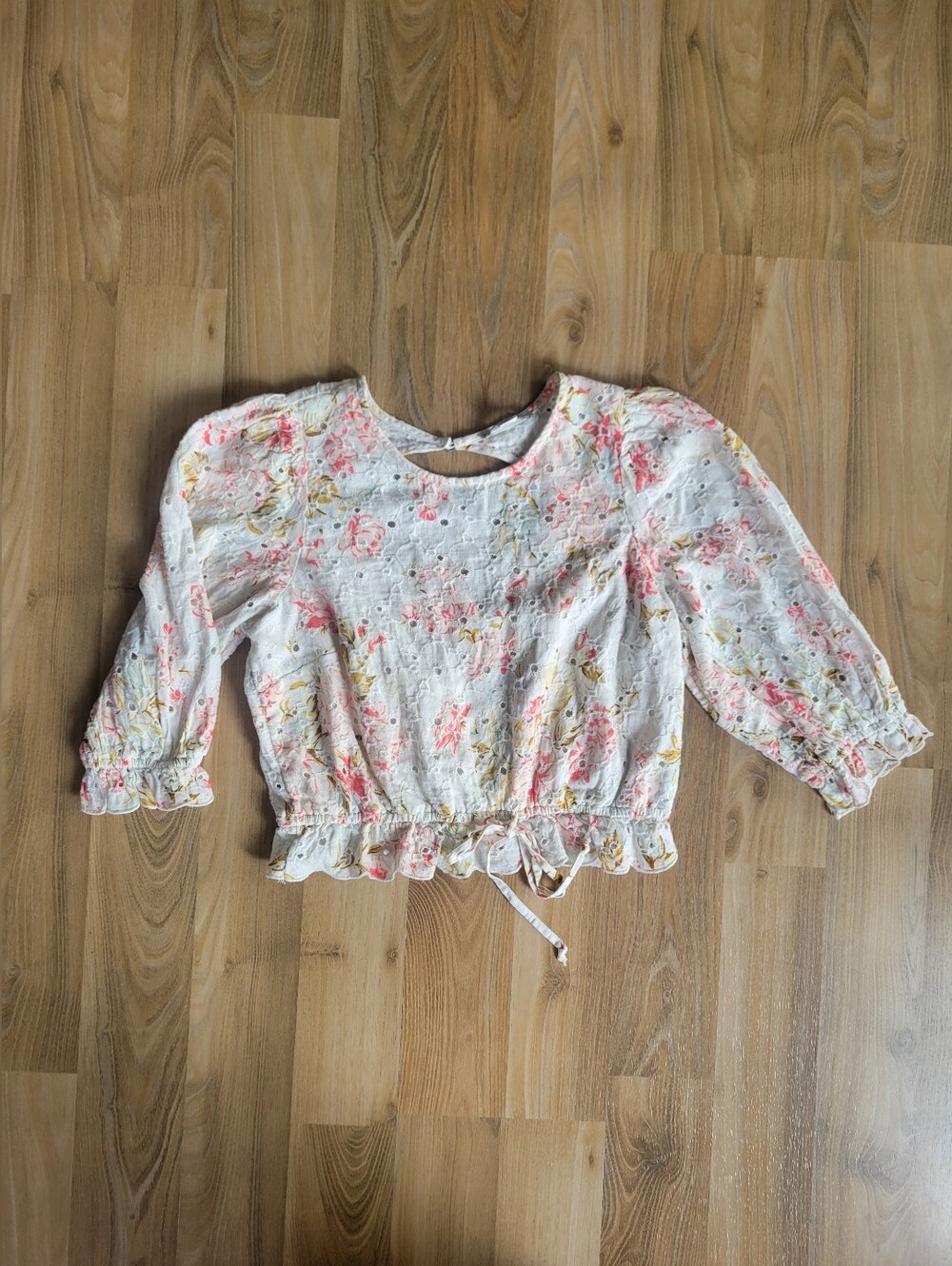 American Eagel Floral Eyelet Tie-Hem Women's Top - White/Pink